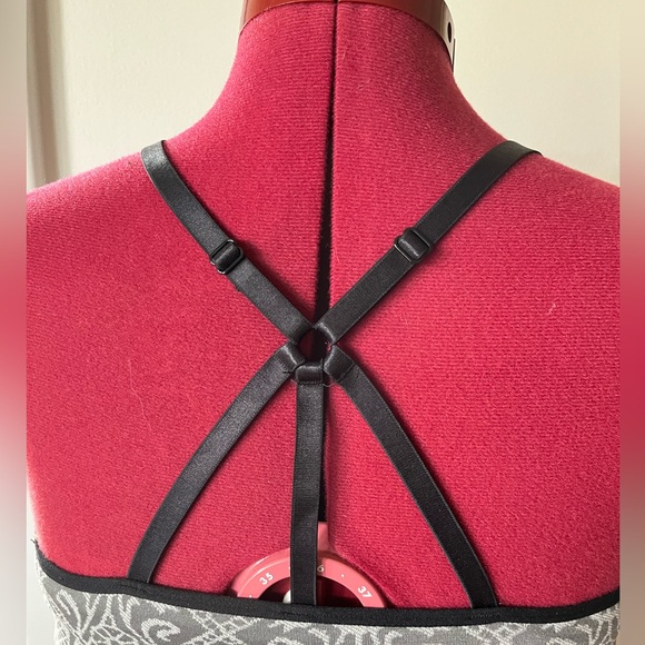 Black and White Patterned Tank Top - Picture 5 of 9